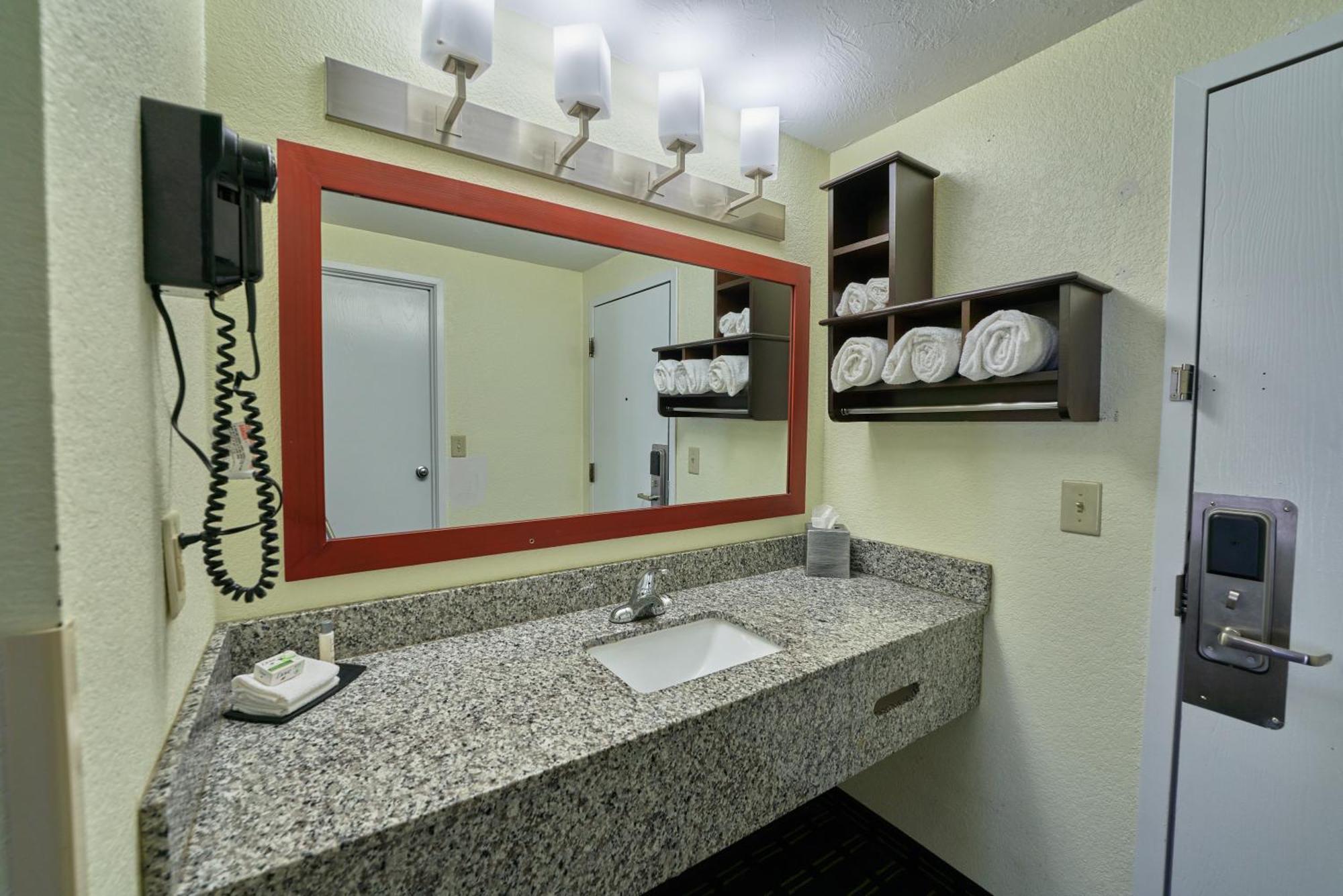 The Mariner Resort Cape Cod By The Red Collection West Yarmouth Esterno foto