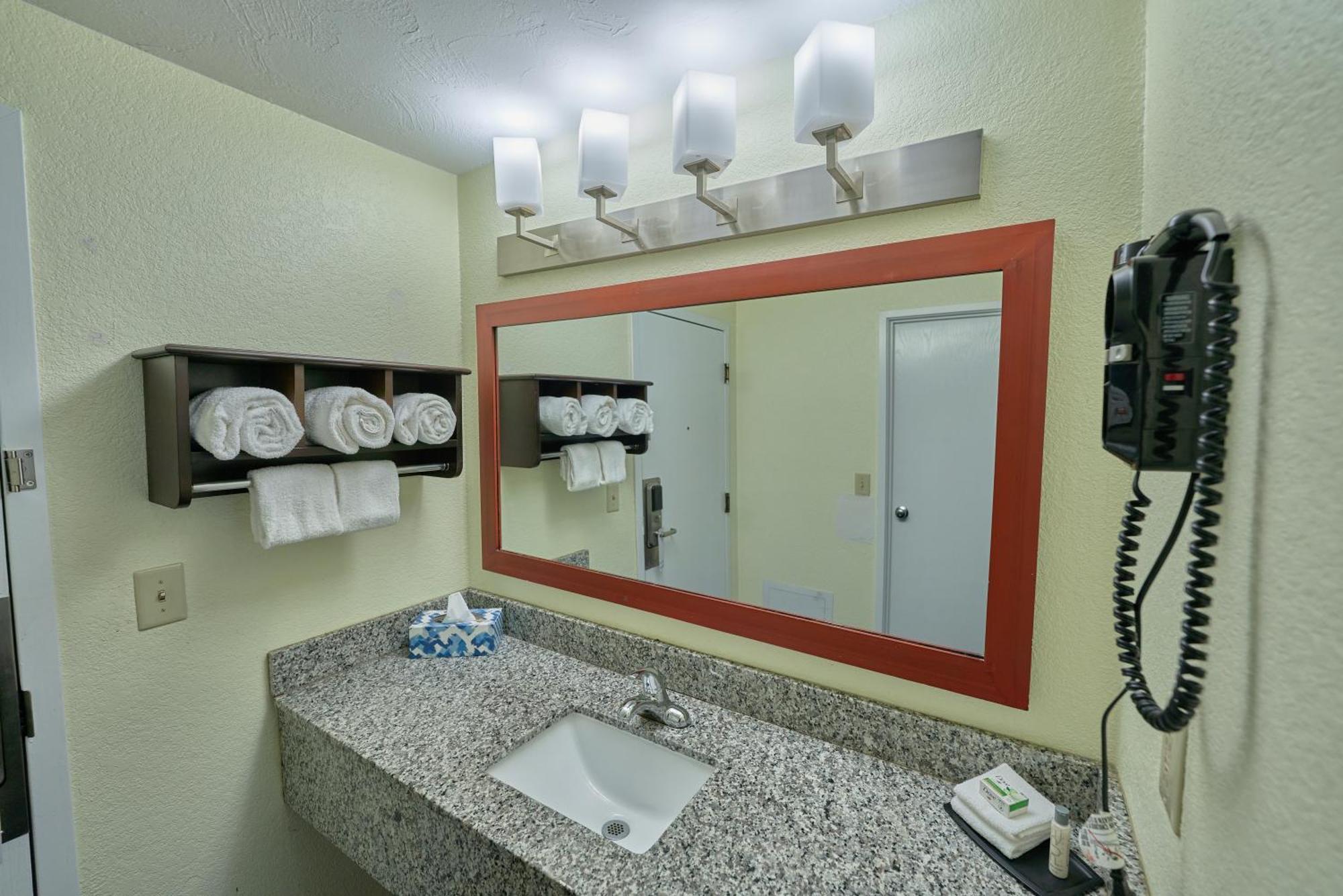 The Mariner Resort Cape Cod By The Red Collection West Yarmouth Esterno foto